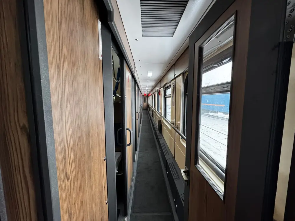На линии «Астана – Семей» введён в эксплуатацию новый пассажирский вагон (3)
