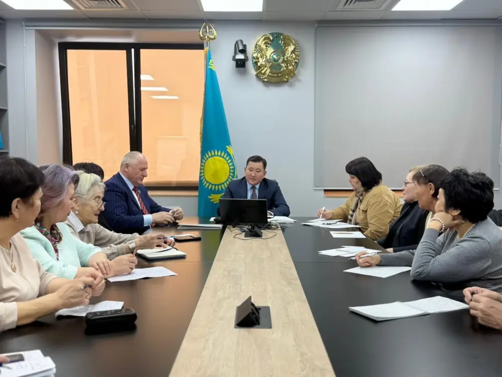 В Астане ветераны образования обсудили новую конституционную реформу (2)