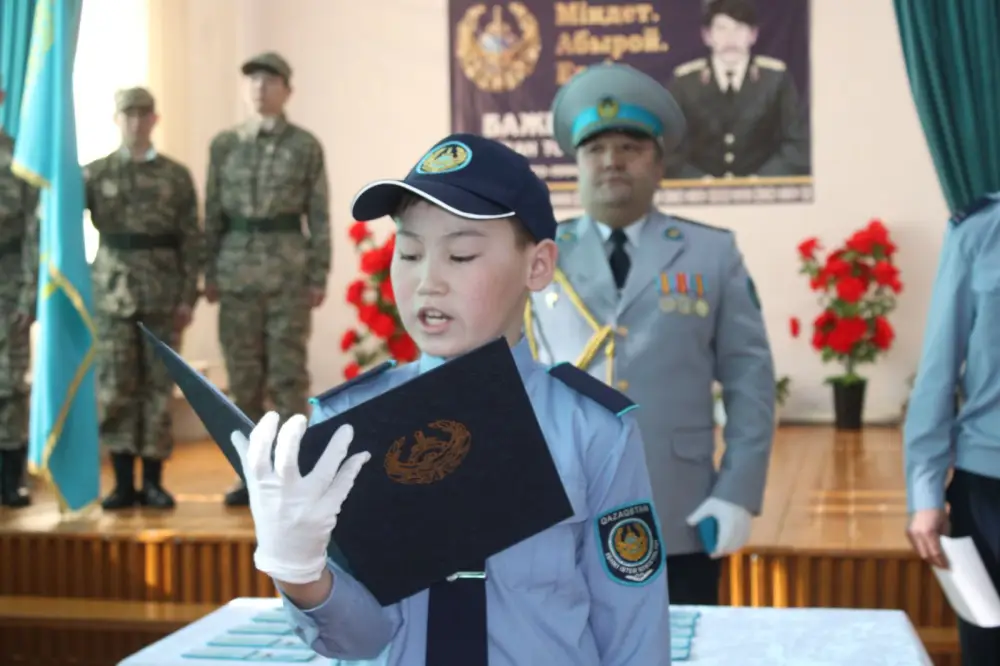 В Катон-Карагайском районе открыли новый полицейский класс имени героя-полицейского (2)