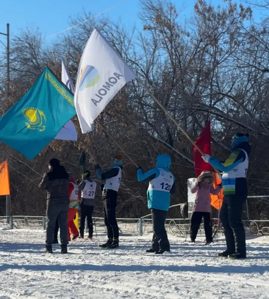 Акмолинцы поддержали участников зимней Олимпиады лыжным забегом (5)