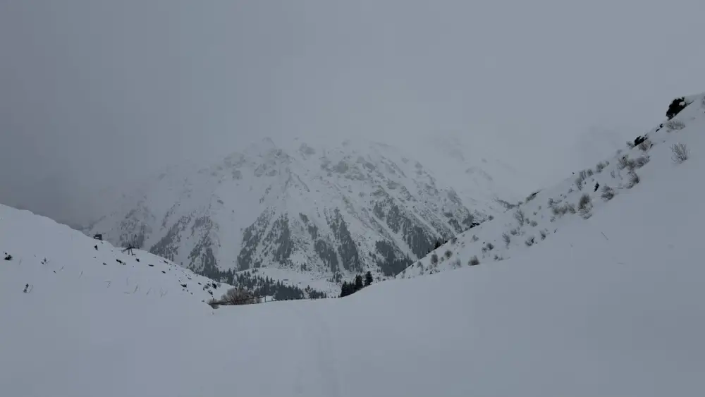 МЧС Казахстана предупреждает о лавинной опасности в горах (2)