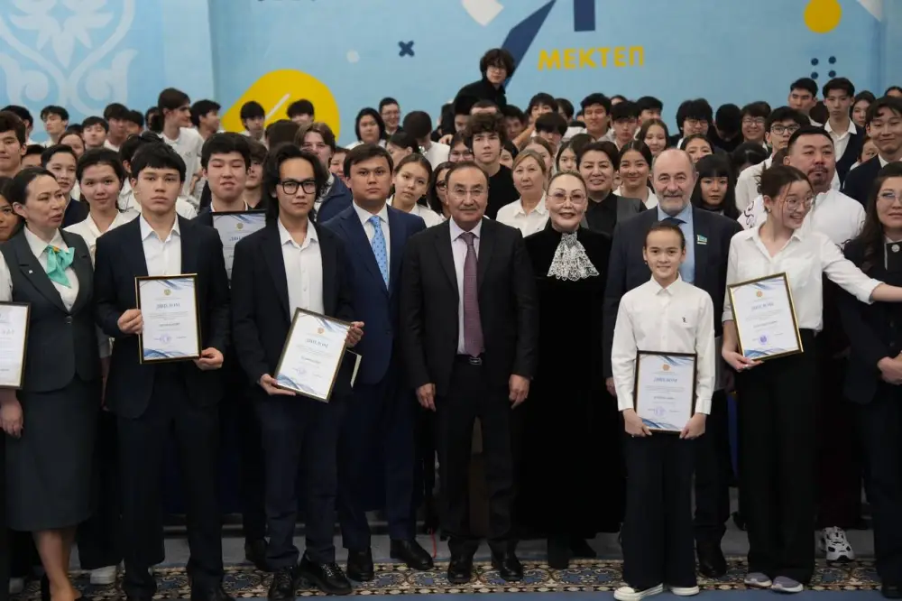 Школьники и студенты колледжей Астаны, Павлодарской, Восточно-Казахстанской областей и области Абай приняли участие в экочасе на тему водосбережения «Экономь воду – сохраняй будущее!» (2)