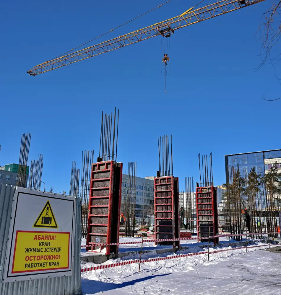 Аким области Асаин Байханов в рамках рабочей поездки посетил ряд инвестиционных объектов региона, ознакомился с ходом строительства гостиницы «Novotel», а также побывал на предприятиях центральной промышленной зоны областного центра (3)