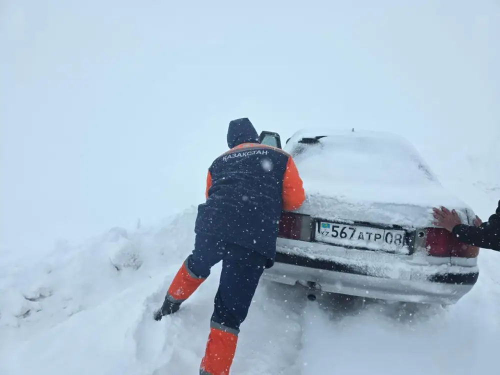 За последние десять дней из снежных заносов спасено и эвакуировано 145 человек (2)