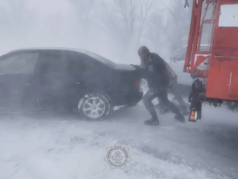 За последние десять дней из снежных заносов спасено и эвакуировано 145 человек (3)