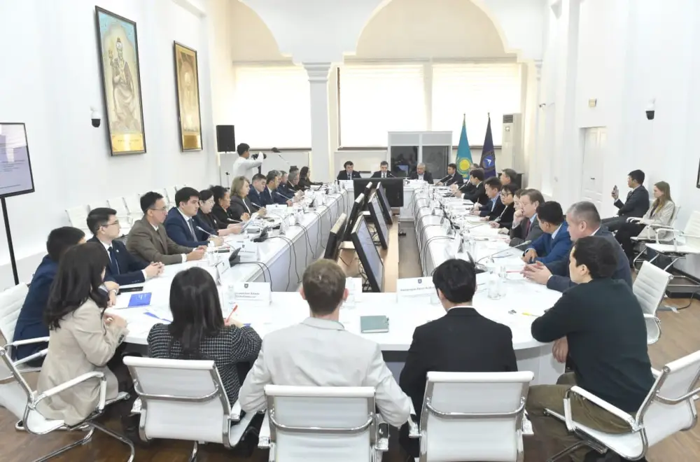 Минэнерго и КазНУ обсудили направления работы Отраслевого центра технологических компетенций в ТЭК (4)