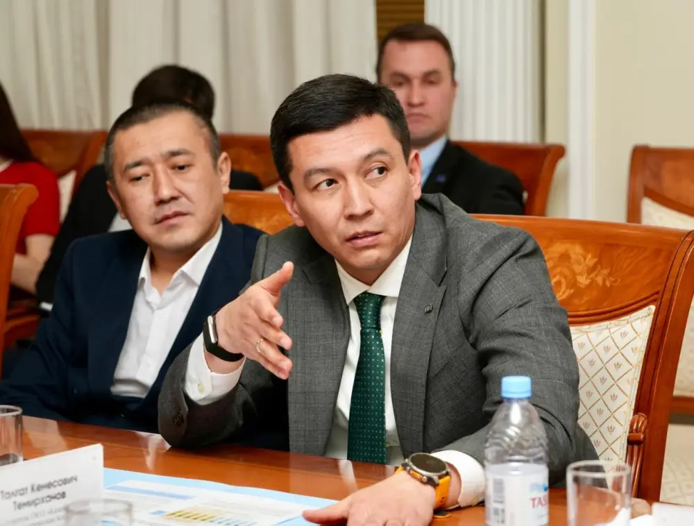 Министр энергетики обсудил с экспертами стратегию развития ТЭК и реформу топливного рынка (8)