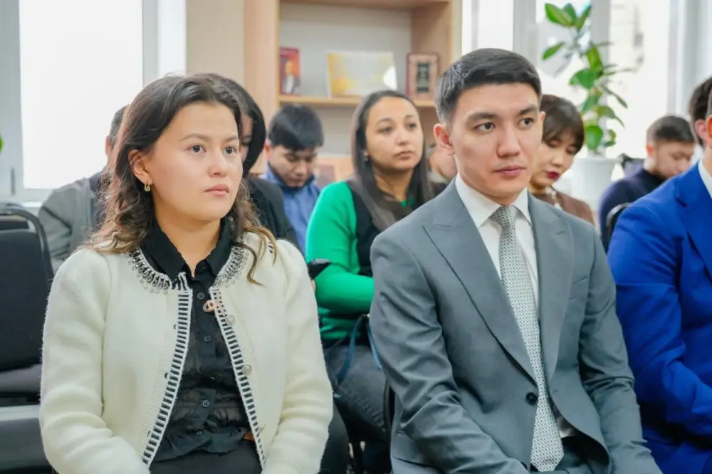 Столичная молодежь обсудила проект новой Конституции (7)