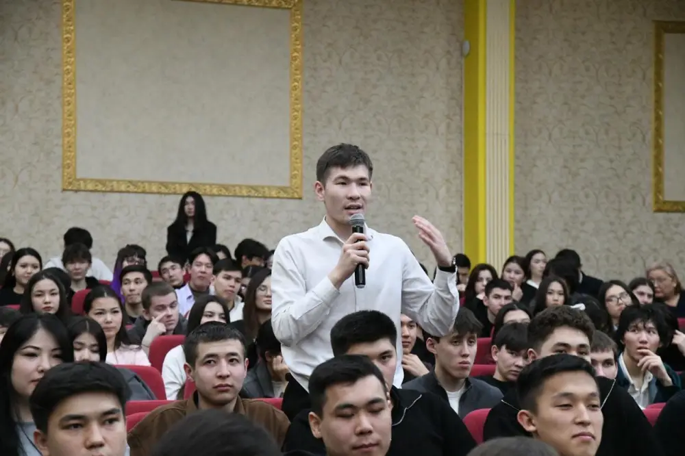 В Астане около 350 преподавателей и общественных активистов обсудили Конституционные реформы (9)