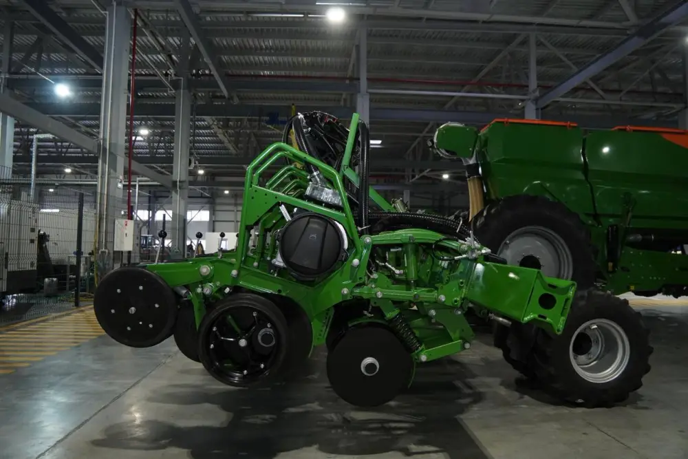 Делегация ВКО посетила предприятие по производству сельхозтехники «Комплекс Агро» в Барнауле (3)