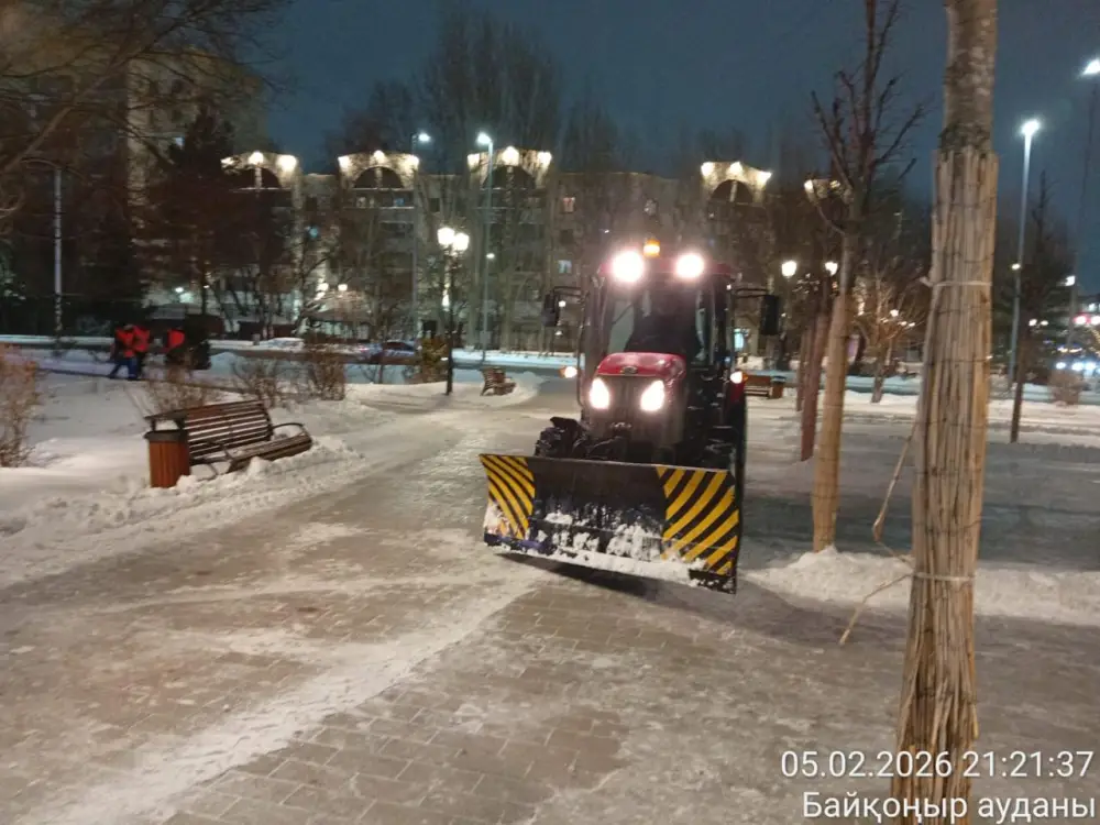 Гололед и обильные осадки в Астане: спасатели обратились с предупреждением к горожанам (5)