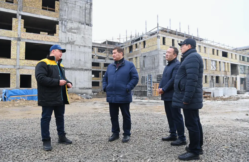 Глава региона осмотрел строительные объекты на территории города (10)