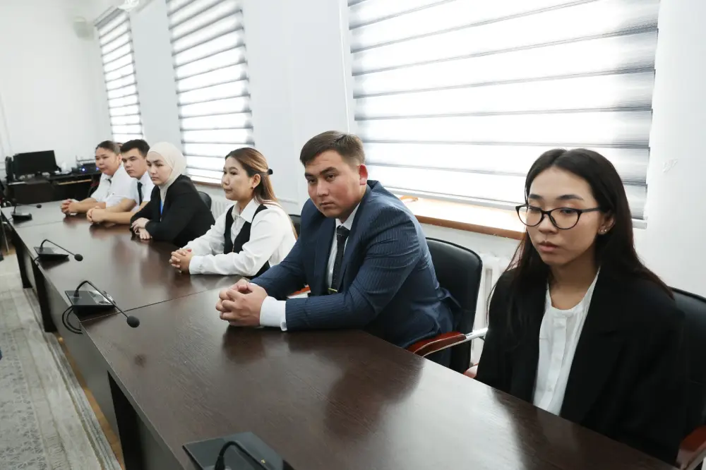 Конституционные реформы и роль молодежи: встреча акима области в Меркенском районе (3)