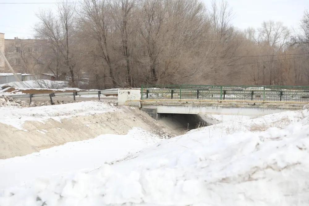 В областном центре активно ведутся берегоукрепительные работы и подготовка к паводку (3)
