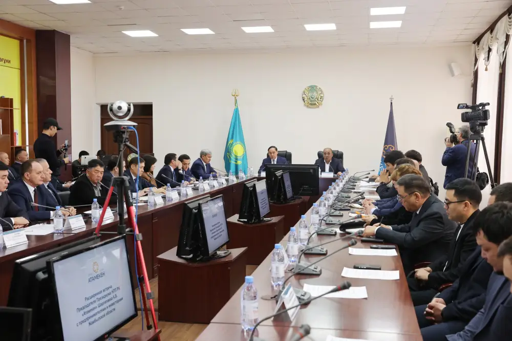 Ербол Карашукеев провёл встречу с председателем президиума «Атамекен» и предпринимателями (2)