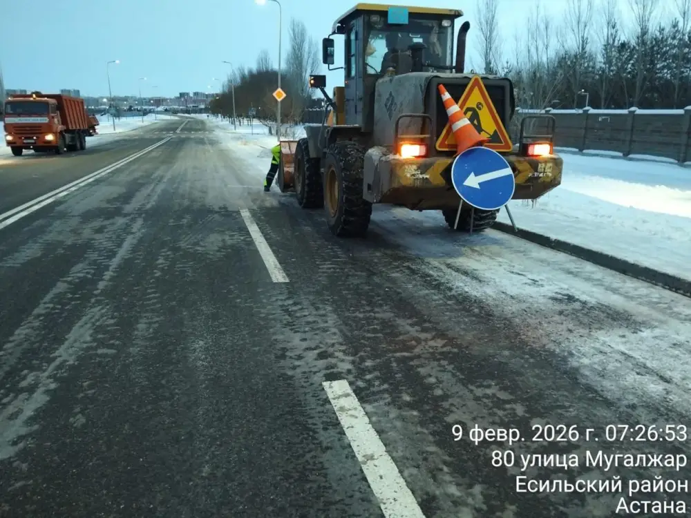 Около двух тысяч дорожных рабочих задействовано в снегоуборке в Астане (10)