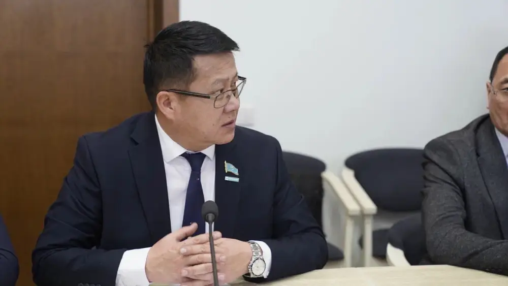 В МАСЛИХАТЕ ОБЛАСТИ АБАЙ ОБСУДИЛИ ПРОЕКТ НОВОЙ КОНСТИТУЦИИ (4)