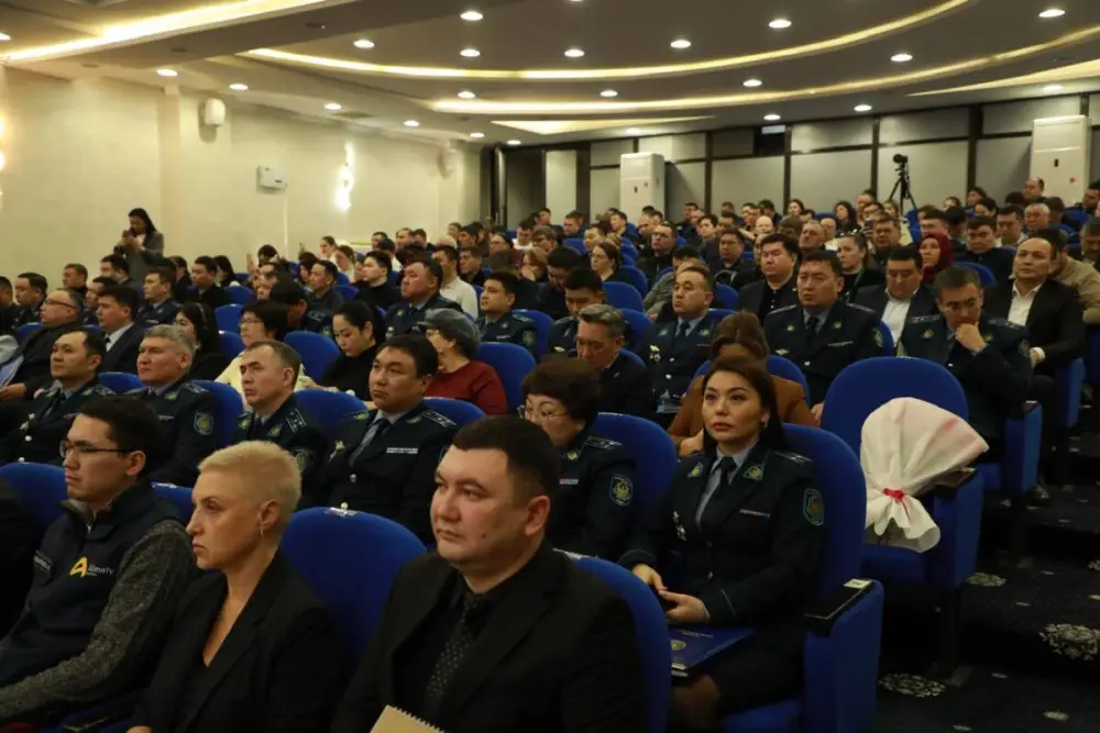 Полиция и представители КСК и ОСИ обсудили меры по обеспечению безопасности в столице (3)