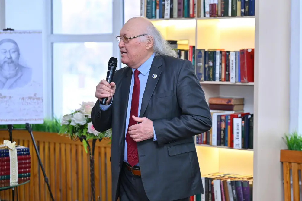 Аким области встретился с местными поэтами и писателями (6)