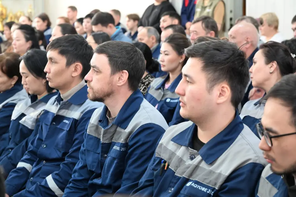 Работники ТЭЦ в Актобе поддержали новую Конституцию (4)