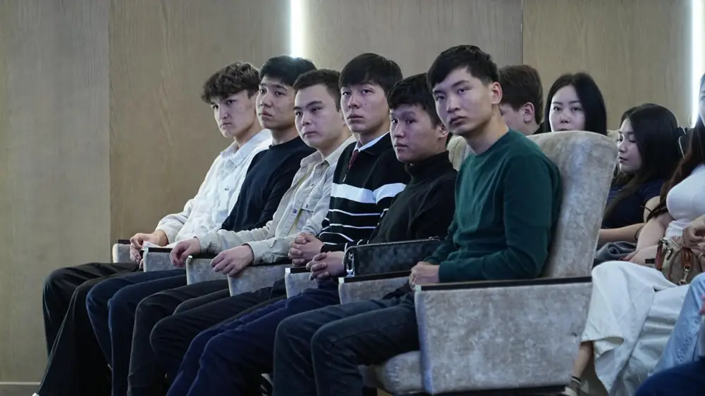 РАЗГОВОР О ВАЖНОМ: ГЛАВА ПОЛИЦИИ ШЫМКЕНТА ВСТРЕТИЛСЯ СО СТУДЕНТАМИ (5)