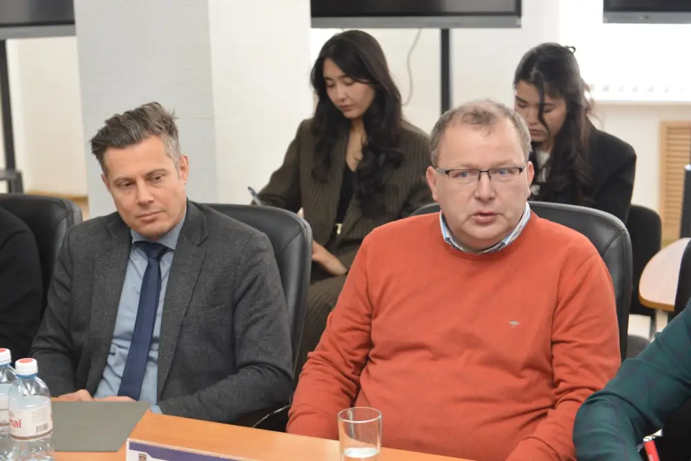 В КарТУ презентовали малую биогазовую установку для образовательной и научной работы (4)