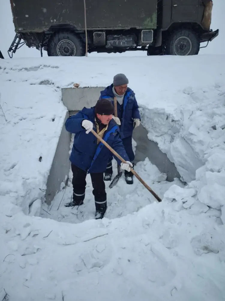 В Курчумском районе начались работы по подготовке к весеннему паводку (7)