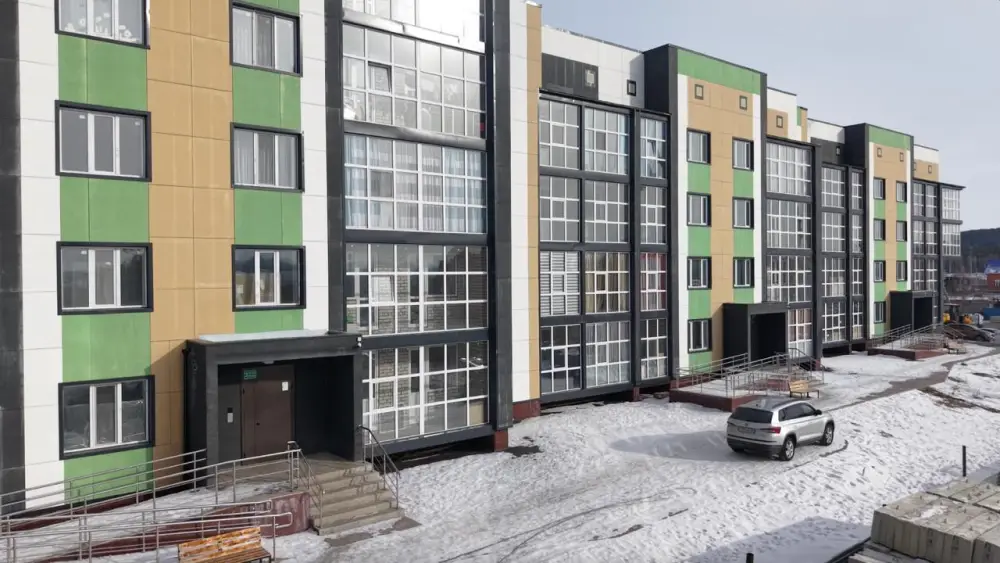 В Акмолинской области социально уязвимым категориям граждан вручены ключи от новых квартир (3)