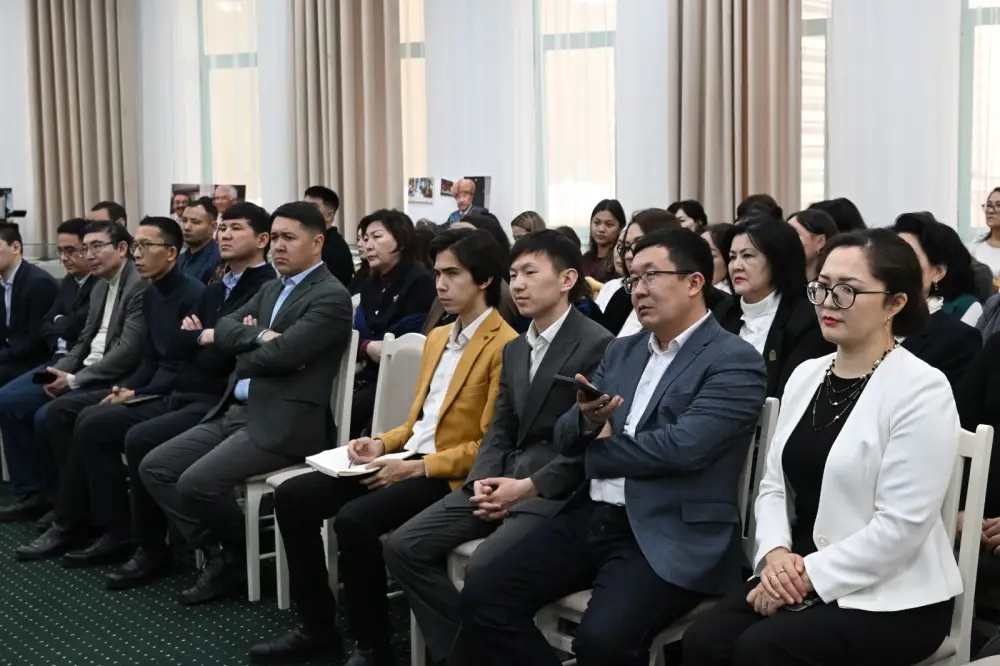 Круглый стол, посвященный творческому наследию Шерхана Муртазы, состоялся в Астане (2)