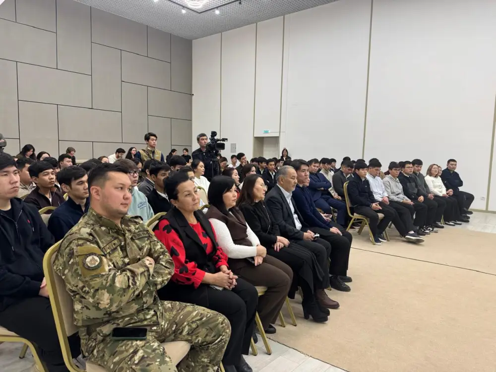 В рамках Всемирного дня выборов состоялась встреча депутатов маслихотв с молодежью (2)