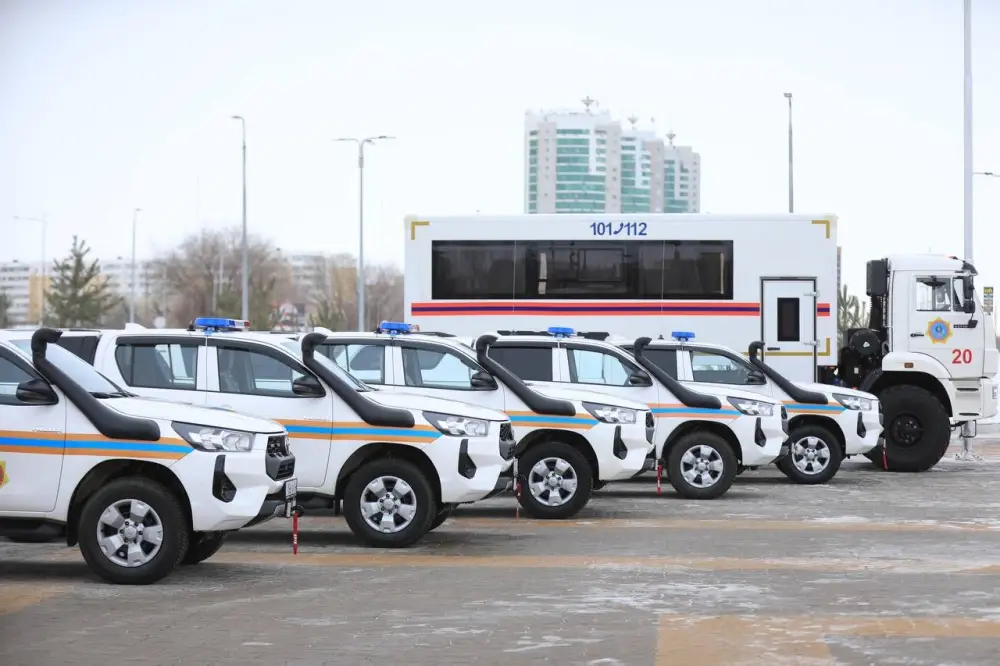 В Актобе службе по чрезвычайным ситуациям вручили ключи от новой техники (5)