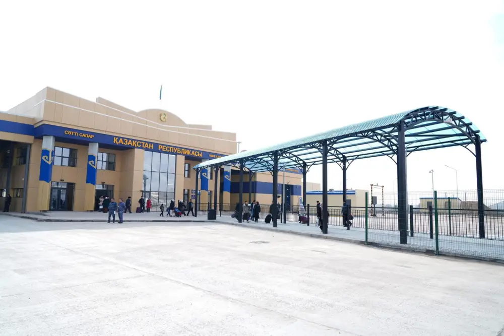 В ТУРКЕСТАНСКОЙ ОБЛАСТИ УВЕЛИЧИВАЮТ ПРОПУСКНУЮ СПОСОБНОСТЬ ТАМОЖЕННЫХ ПОСТОВ, УЛУЧШАЮТ ИНФРАСТРУКТУРУ (4)