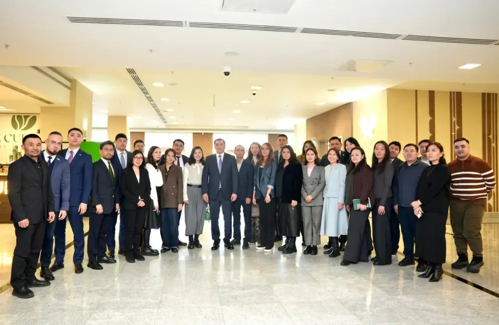 Энергетика без популизма: Ерлан Аккенженов обсудил с аналитиками реальные вызовы отрасли (10)