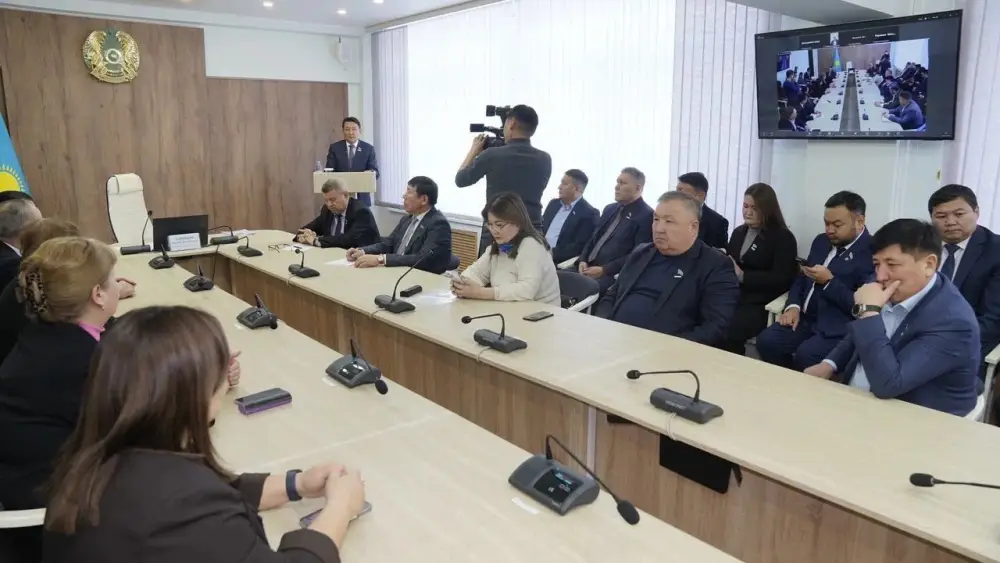 В МАСЛИХАТЕ ОБЛАСТИ АБАЙ ОБСУДИЛИ ПРОЕКТ НОВОЙ КОНСТИТУЦИИ (5)