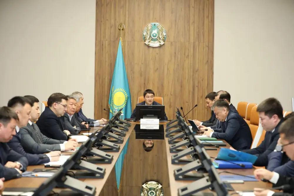 В акимате области обсудили ход развития сфер транспорта, торговли и туризма в регионе (8)