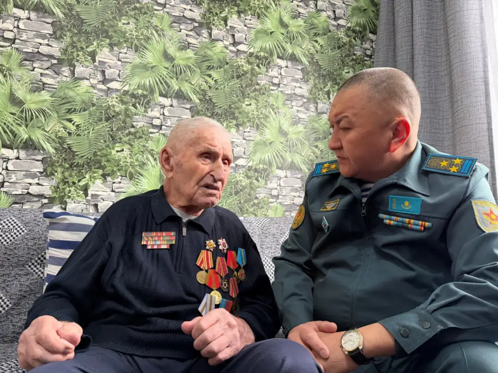 Министр обороны направил поздравительный адрес в честь 100-летия ветерана (2)