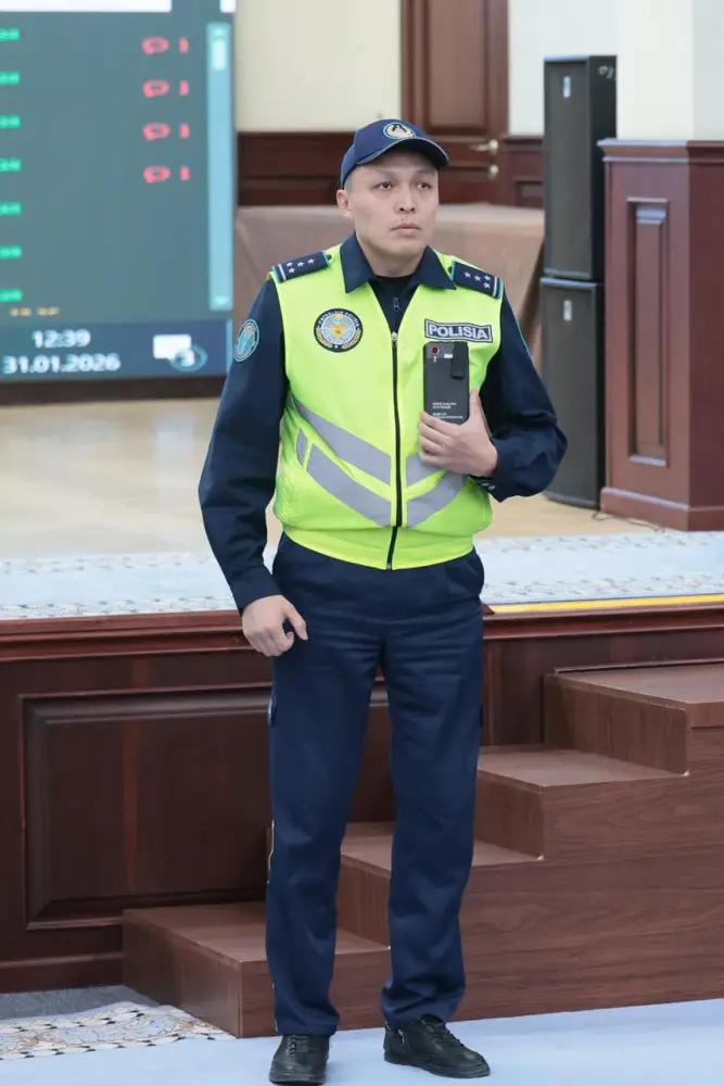 В МВД прошло совещание с участием заместителя Премьер-Министра Министра искусственного интеллекта и цифрового развития Жаслана Мадиева и Министра внутренних дел Ержана Саденова. (3)