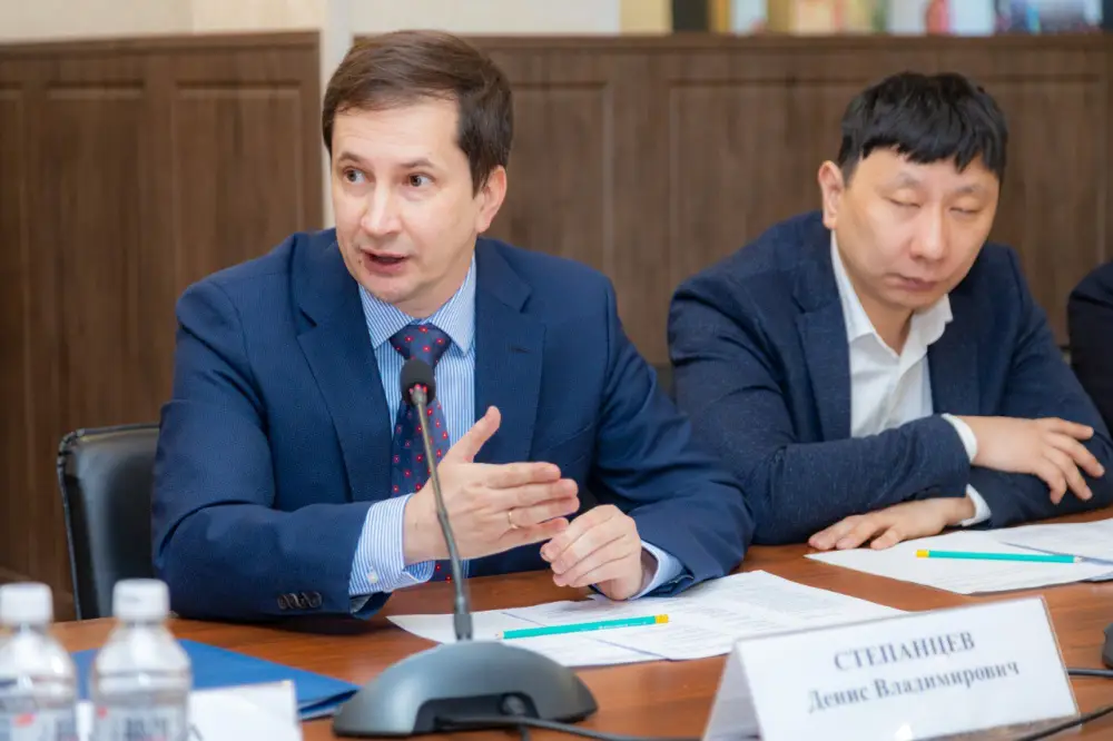 Арман Шаккалиев провёл первое заседание обновлённого Общественного совета (6)