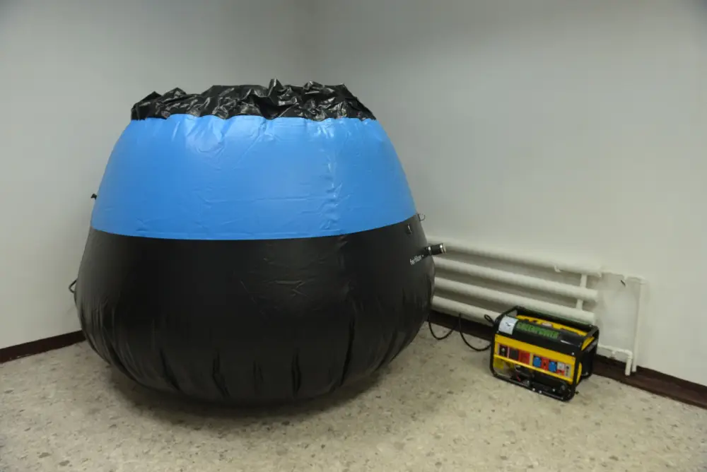 В КарТУ презентовали малую биогазовую установку для образовательной и научной работы (2)