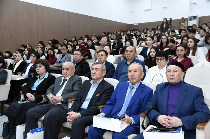 Состоялся международный научный симпозиум, посвященный 110-летию Кайыма Мухамедханова (4)
