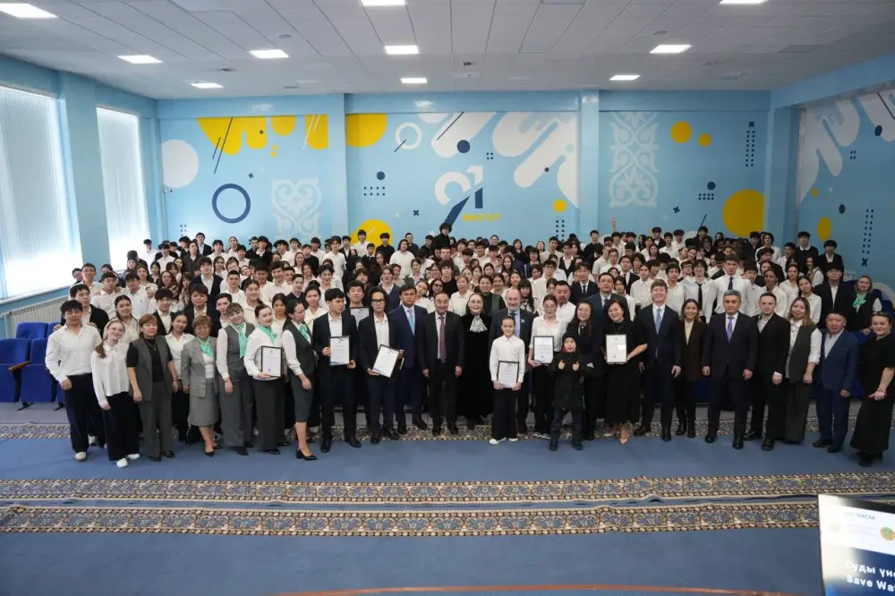 Школьники и студенты колледжей Астаны, Павлодарской, Восточно-Казахстанской областей и области Абай приняли участие в экочасе на тему водосбережения «Экономь воду – сохраняй будущее!» (6)