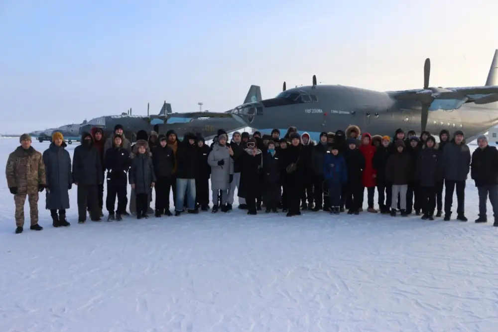 Будущие защитники Отечества ознакомились с деятельностью авиационной базы Национальной гвардии (2)