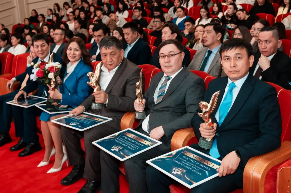 «Проводимые в стране конституционные реформы — это не просто правовые изменения, а глубинный поворот, определяющий будущее государства»: Аида Балаева на церемонии награждения литературной премии (2)