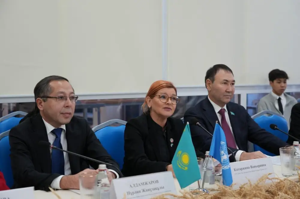 «Экономь воду — спаси будущее!»: в Астане прошел экочас для студентов колледжей (4)