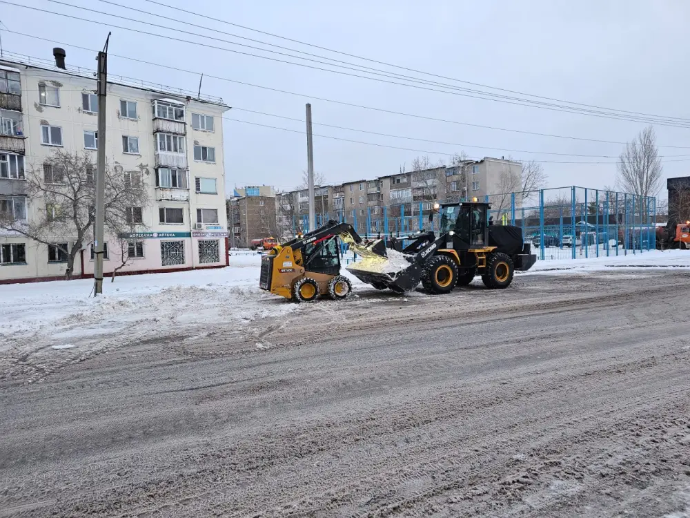 1700 единиц спецтехники вышли на уборку снега в Астане ночью (2)