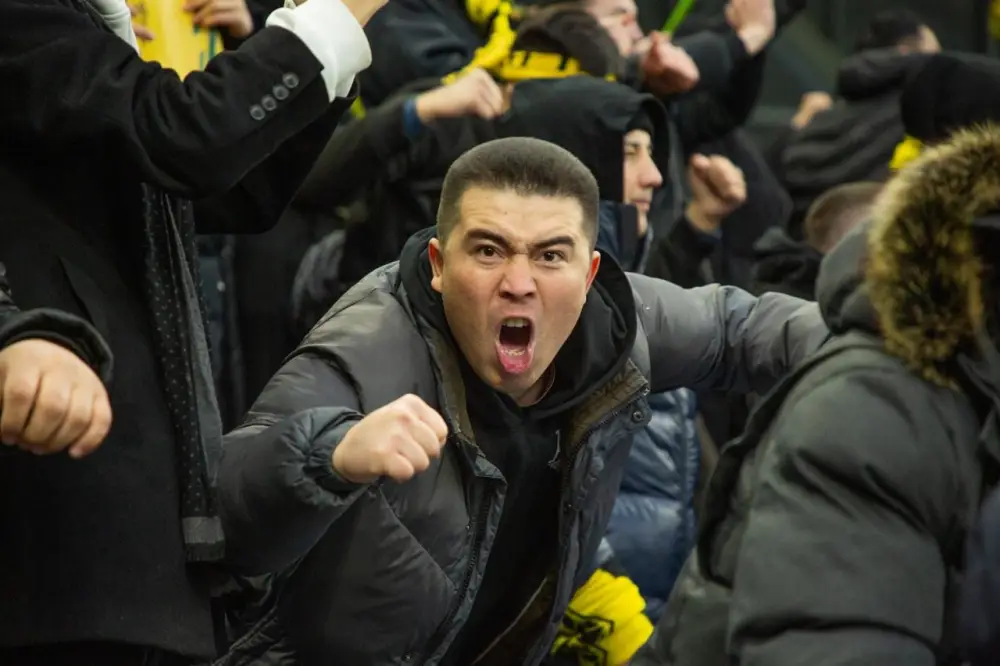 Масштабную патриотическую акцию в поддержку конституционных реформ провели во время футбольного матча в Астане (6)