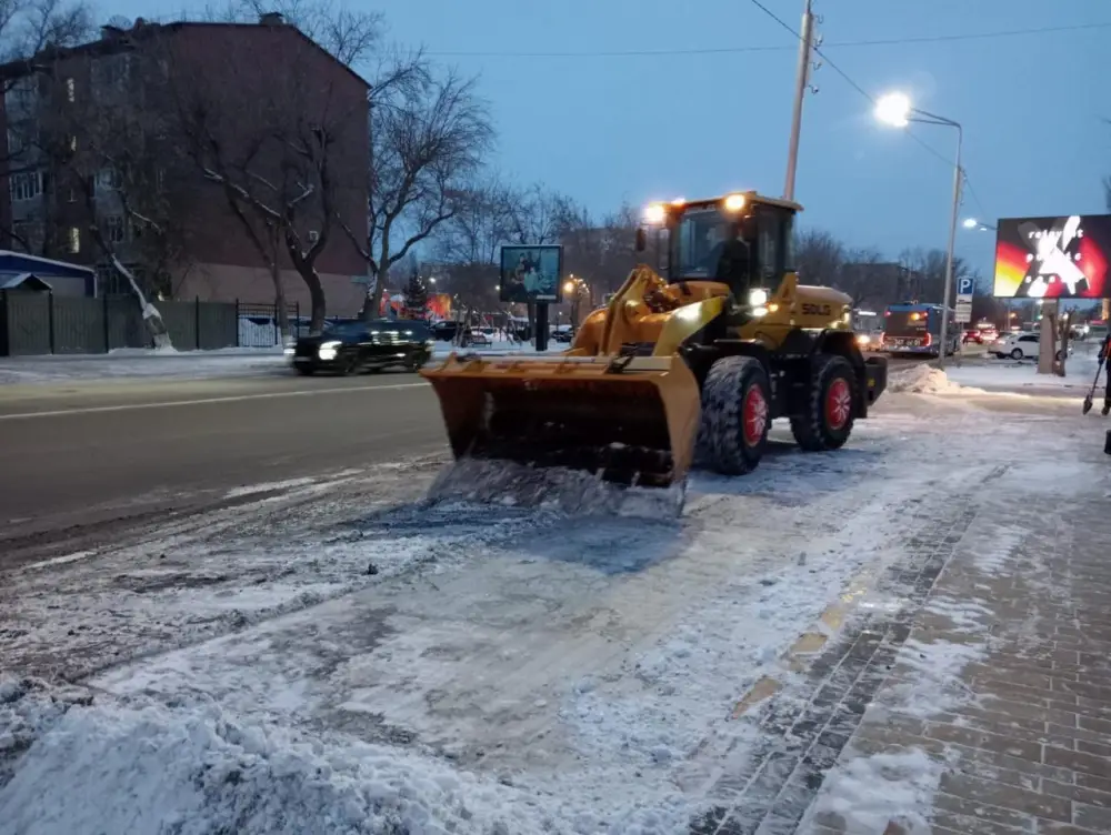 Более 1 700 единиц спецтехники задействованы в уборке снега в Астане (4)
