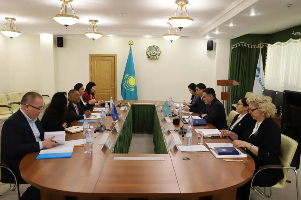 А. Ертаев встретился с представителем ЮНИСЕФ в Казахстане Р.М. Сарваром (7)