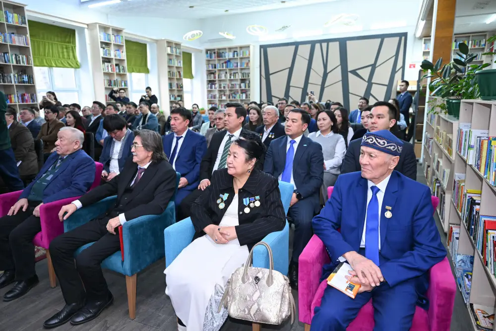 Аким области встретился с местными поэтами и писателями (4)