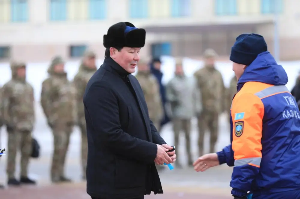 В Актобе службе по чрезвычайным ситуациям вручили ключи от новой техники (10)